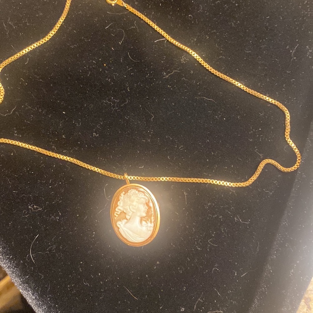14k CAMEO PENDENT